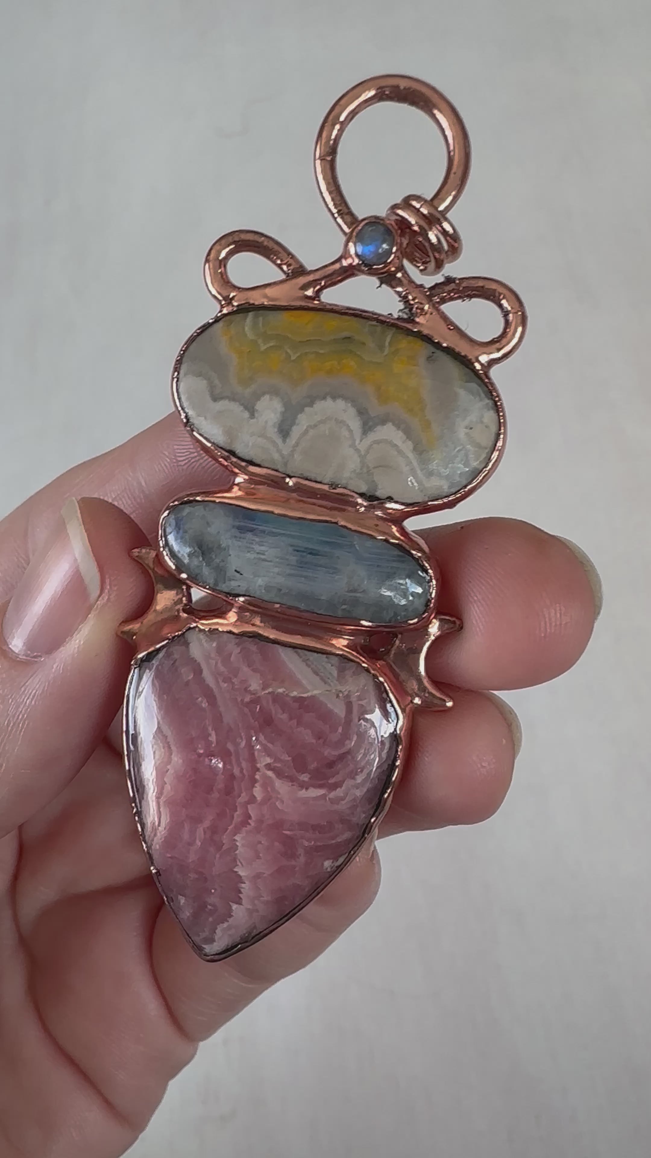 Pendentif en jaspe bourdon, pierre de lune et rhodochrosite